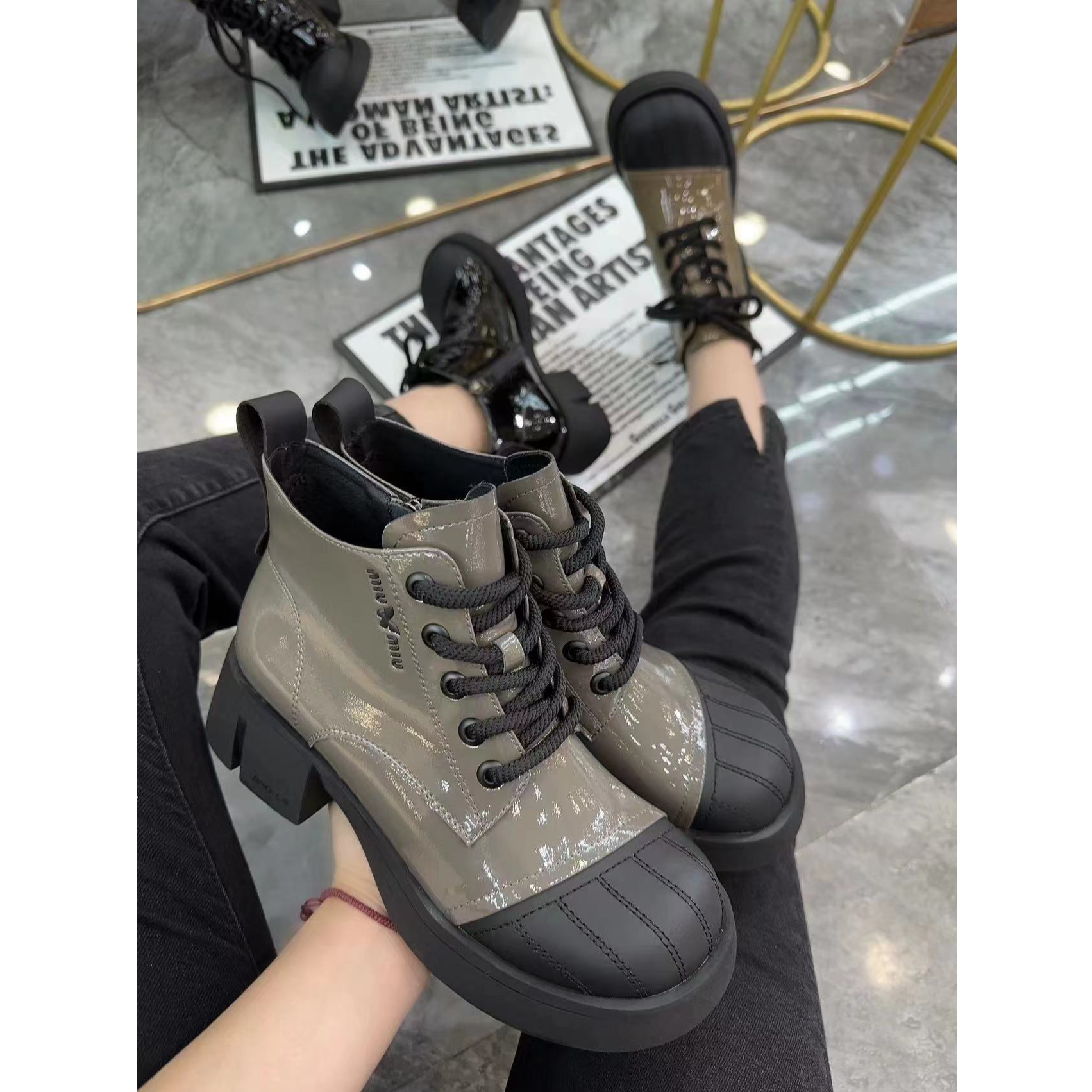 高蒂秋冬新款漆皮亮面时尚潮流中跟马丁靴女靴35275-801