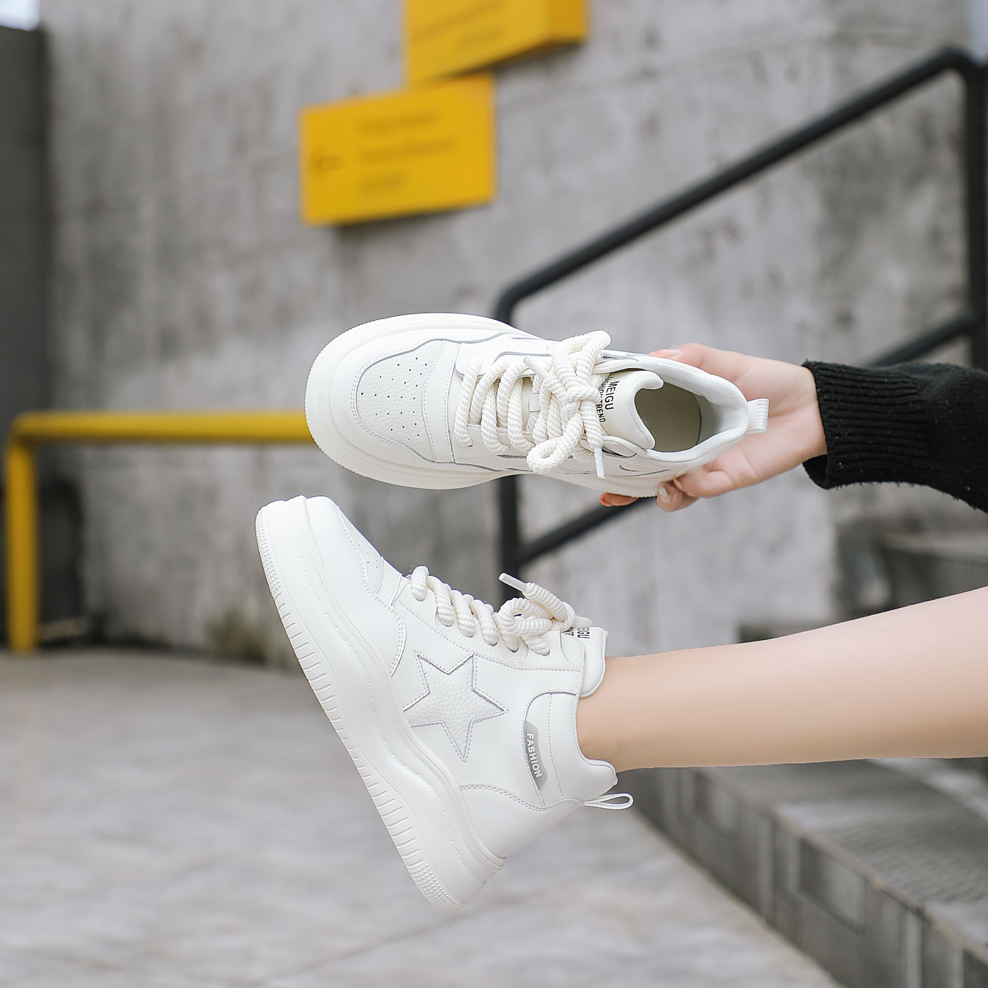 高蒂秋冬新款牛皮革时尚百搭高帮平跟板鞋轻便舒适休闲33069-811