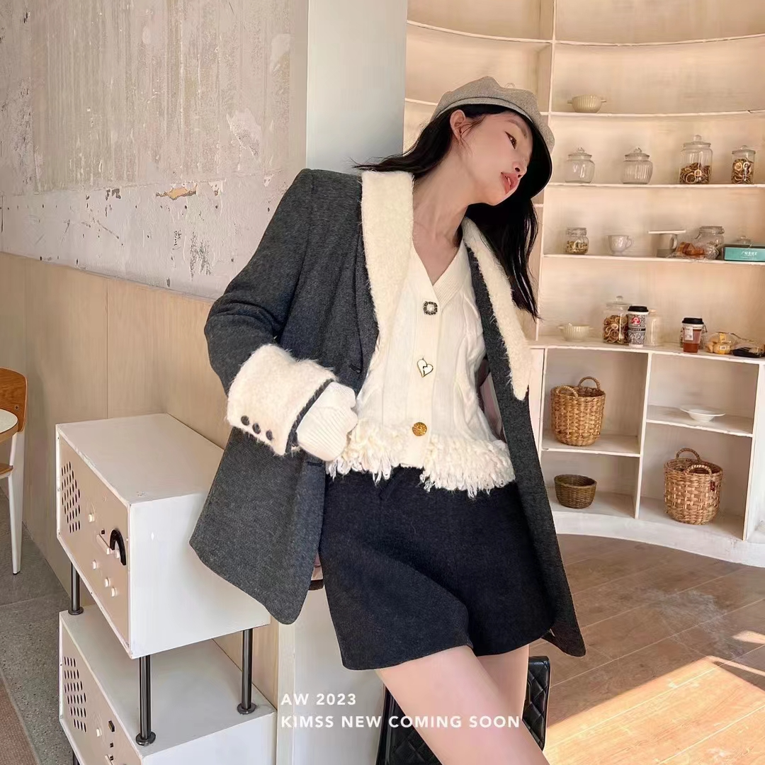 BLX--1027羊毛小香风法式气质毛茸茸领子外套