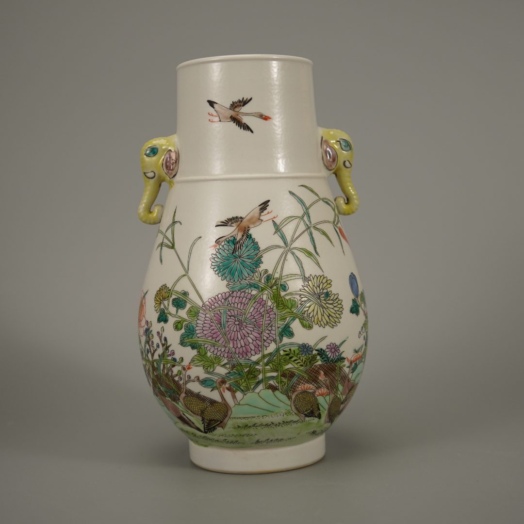 10742清道光花鸟象鼻尊