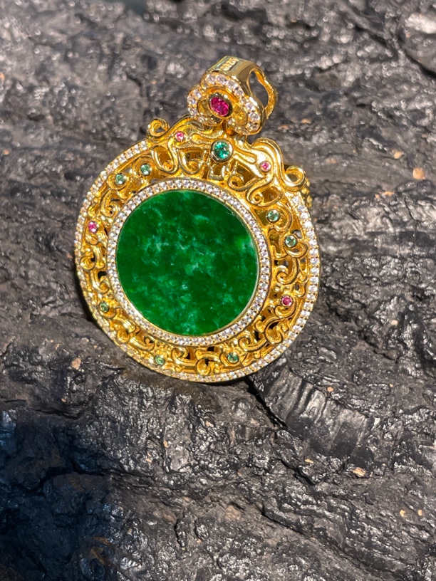 天然翡翠A货 阳绿双龙护珠大圆牌吊坠 国古中古风 