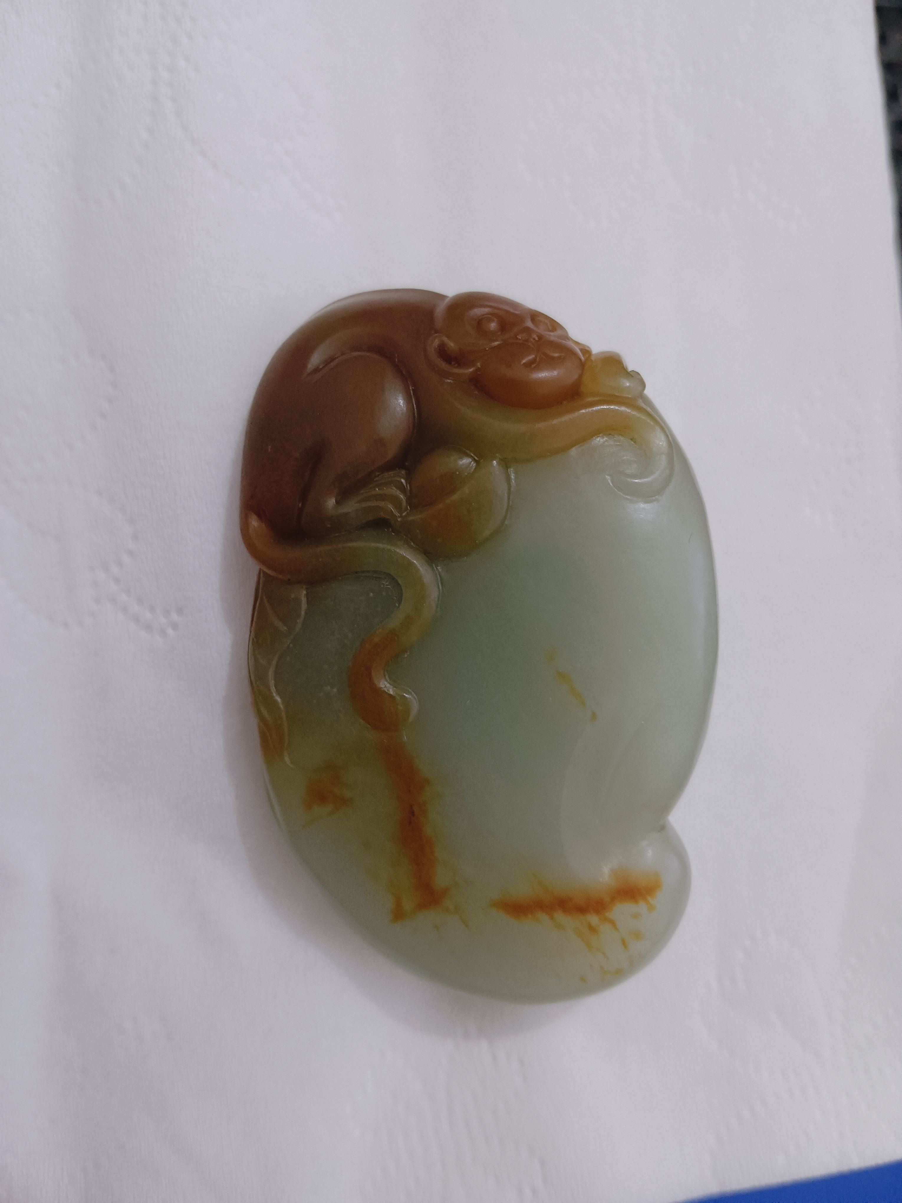 新疆和田独籽雕刻灵猴献寿