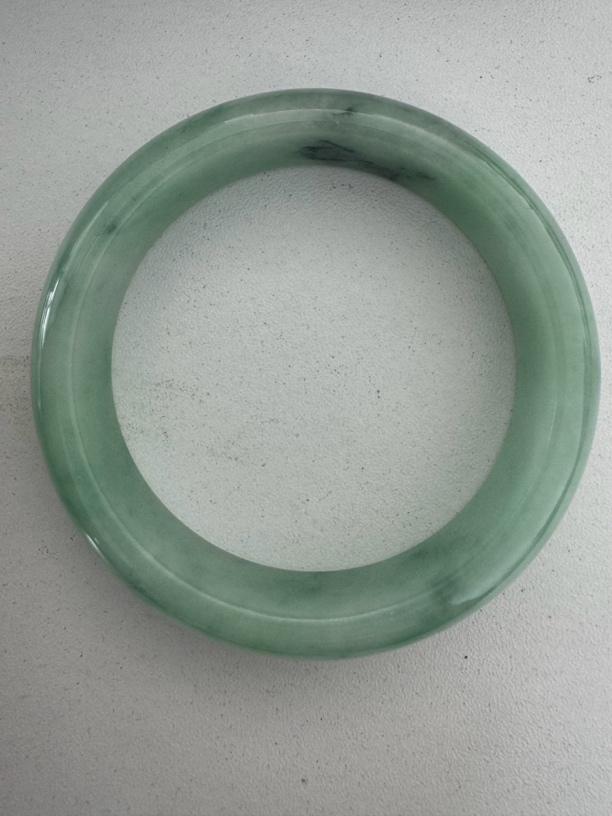T302天然翡翠冰透淡绿手镯圈口56.8