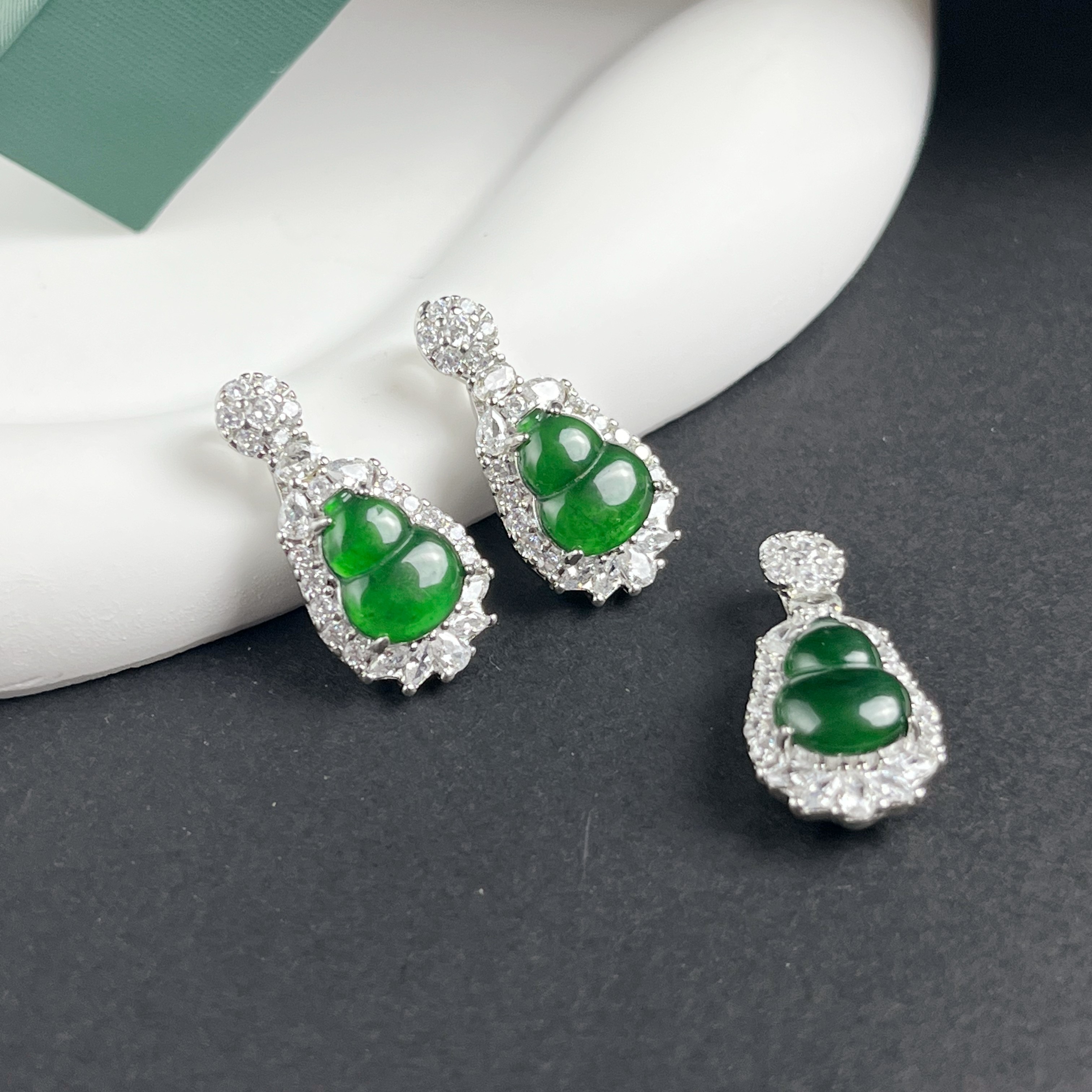 翡翠A货葫芦吊坠绿色项链闪石镶嵌精致百搭时尚满绿精致款锁骨链