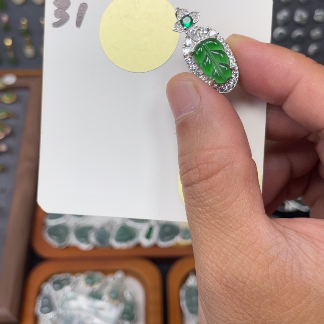 翡翠颈饰未镶嵌翡翠31