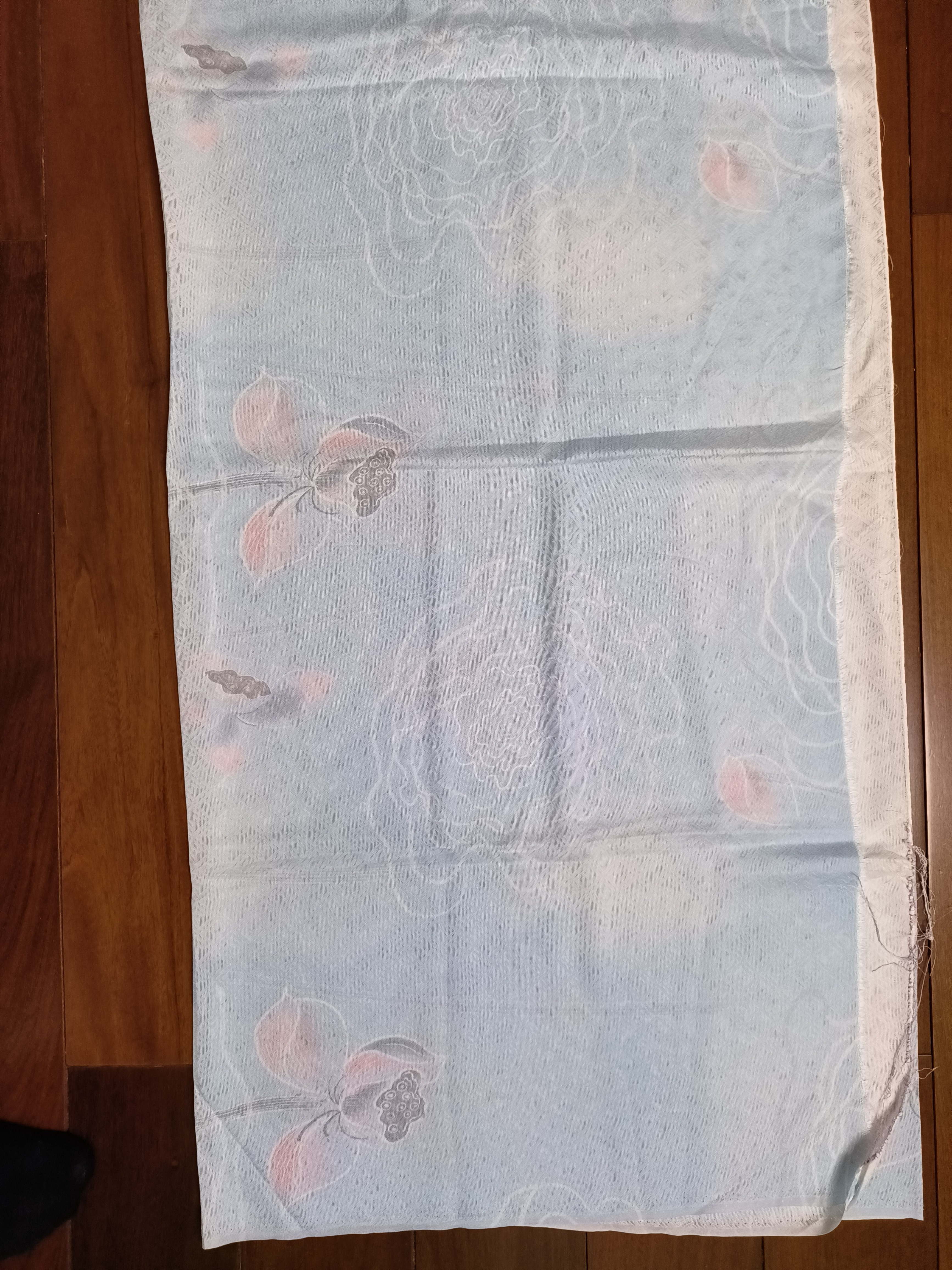 淡蓝回纹莲花花罗面料110幅21姆米