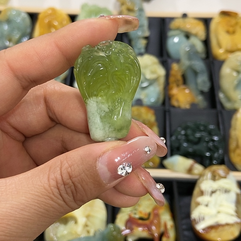 【闪购商品】蛇纹石玉挂坠未镶嵌y*。