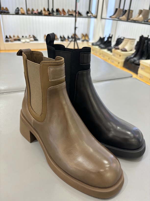 661162361漫步佳人黑标粗跟小单靴