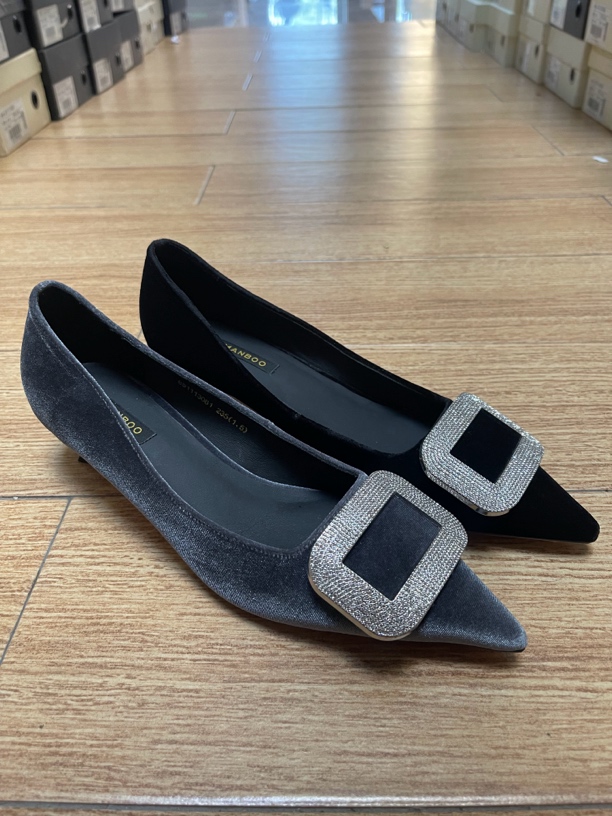 651113081漫步佳人黑标浅口猫跟鞋