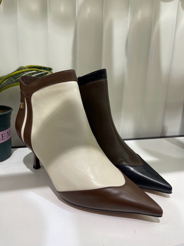 661163333漫步佳人黑标单靴