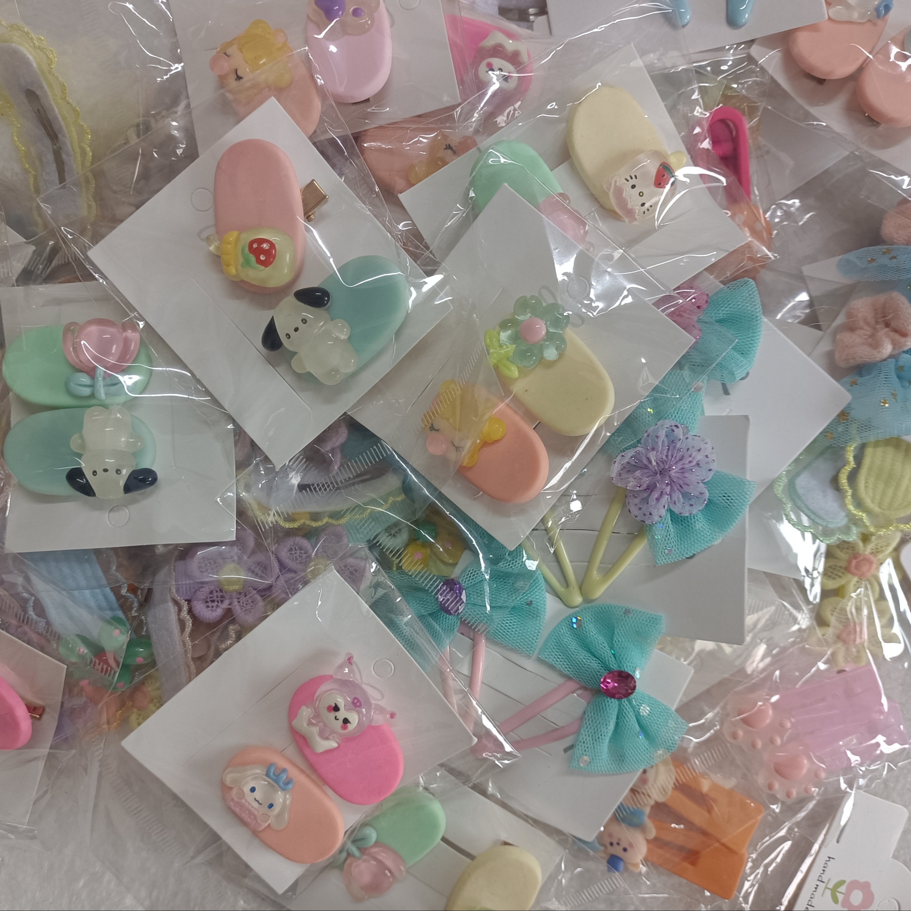 60个全新儿童夹子甜美发夹发饰头饰可爱手工发卡边夹带卡板带包装