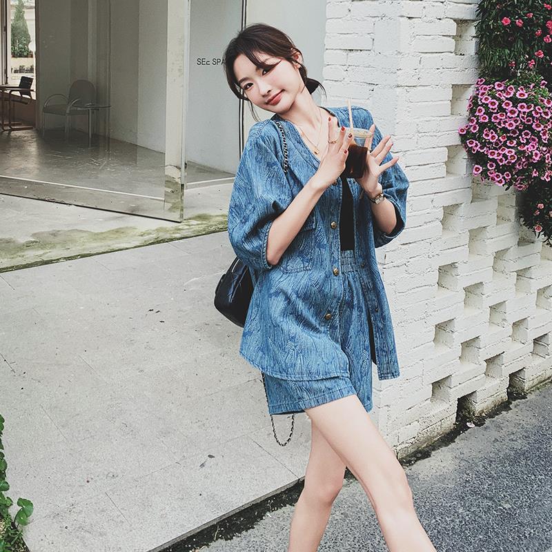 时尚减龄提花牛仔套装女夏季2024新款小个子设计感上衣短裤两件套