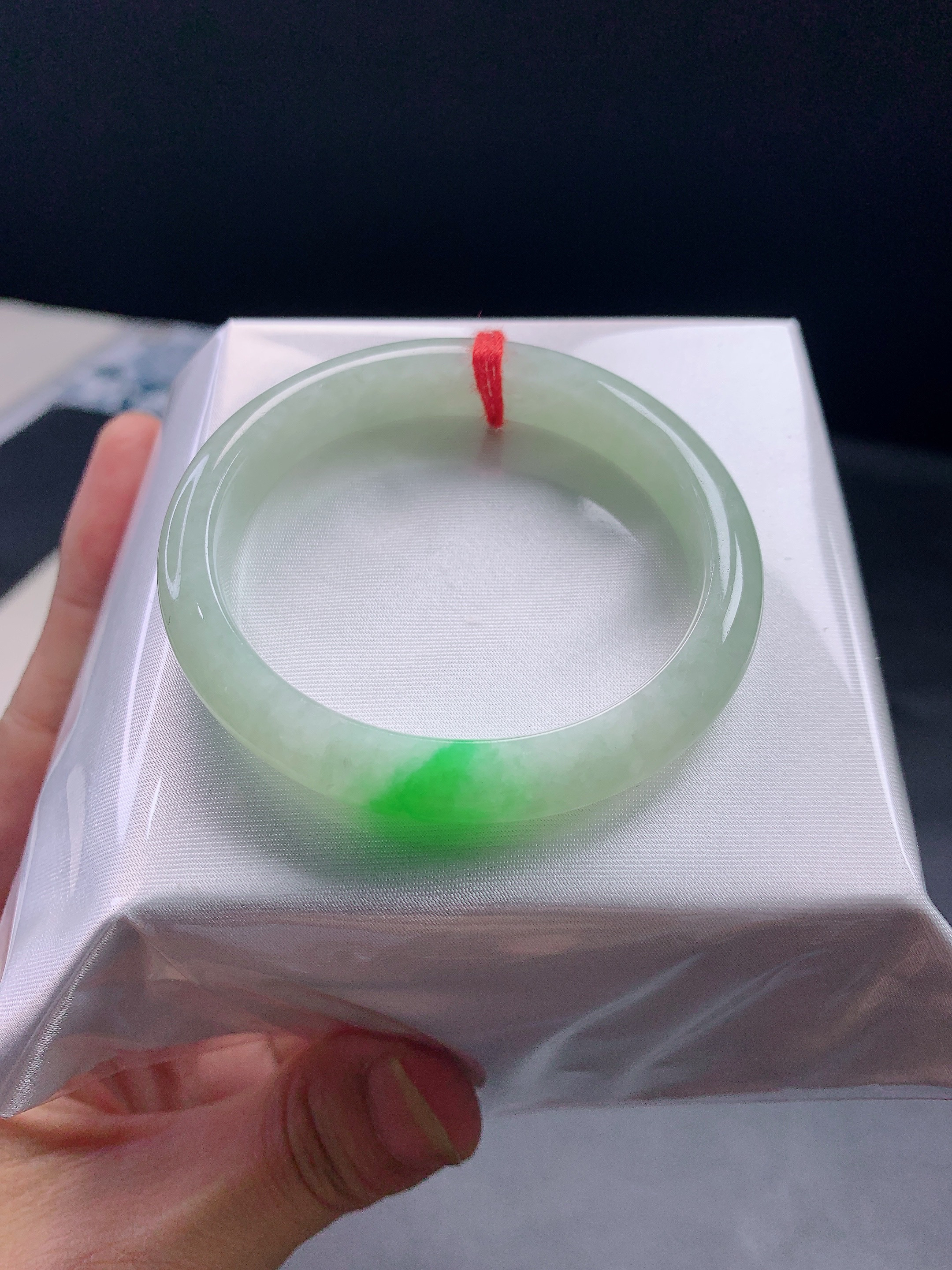 50-51手圈可戴 天然飘阳绿翡翠手镯