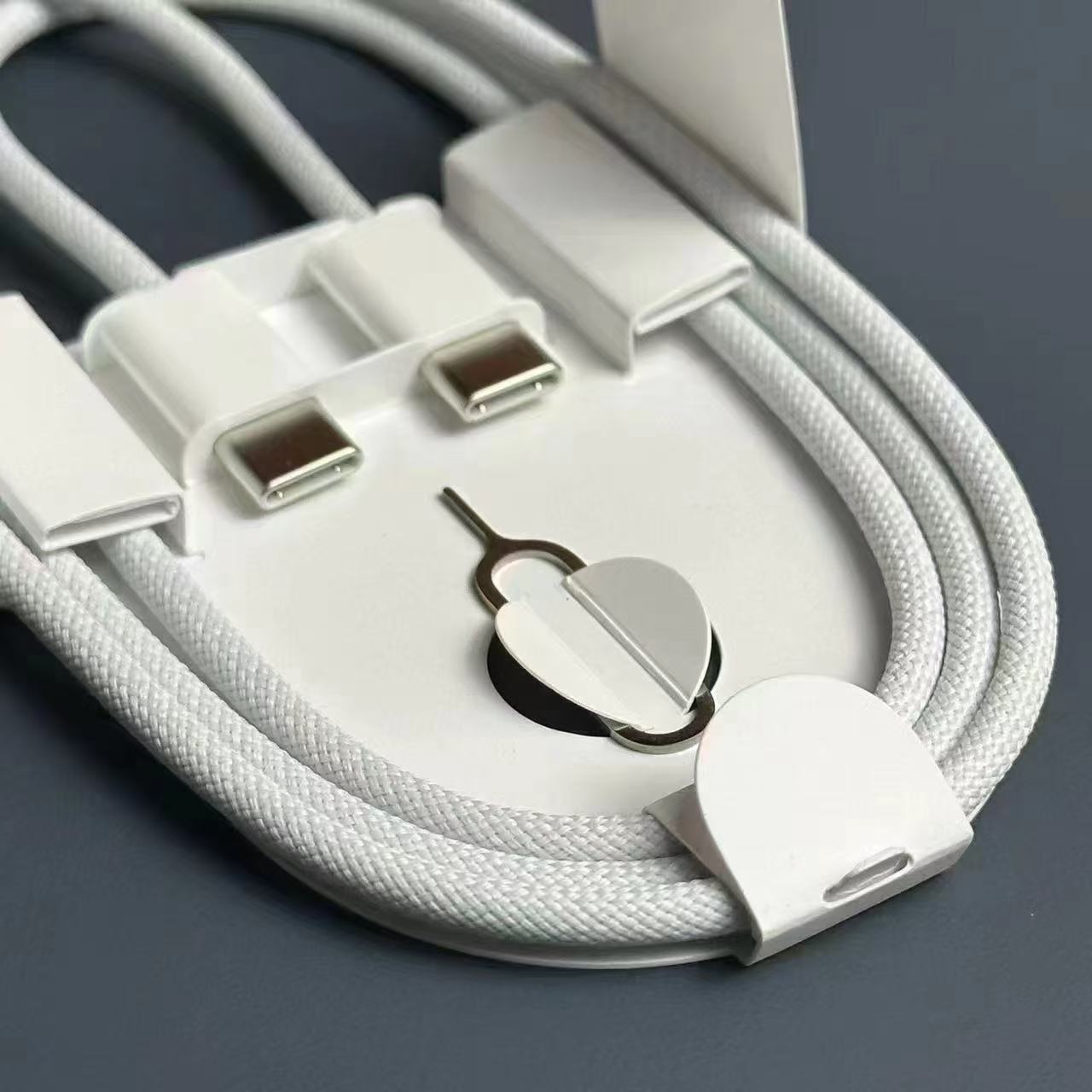 99新  iPhone16系列原装编织线充电线，带顶针，1米双C口