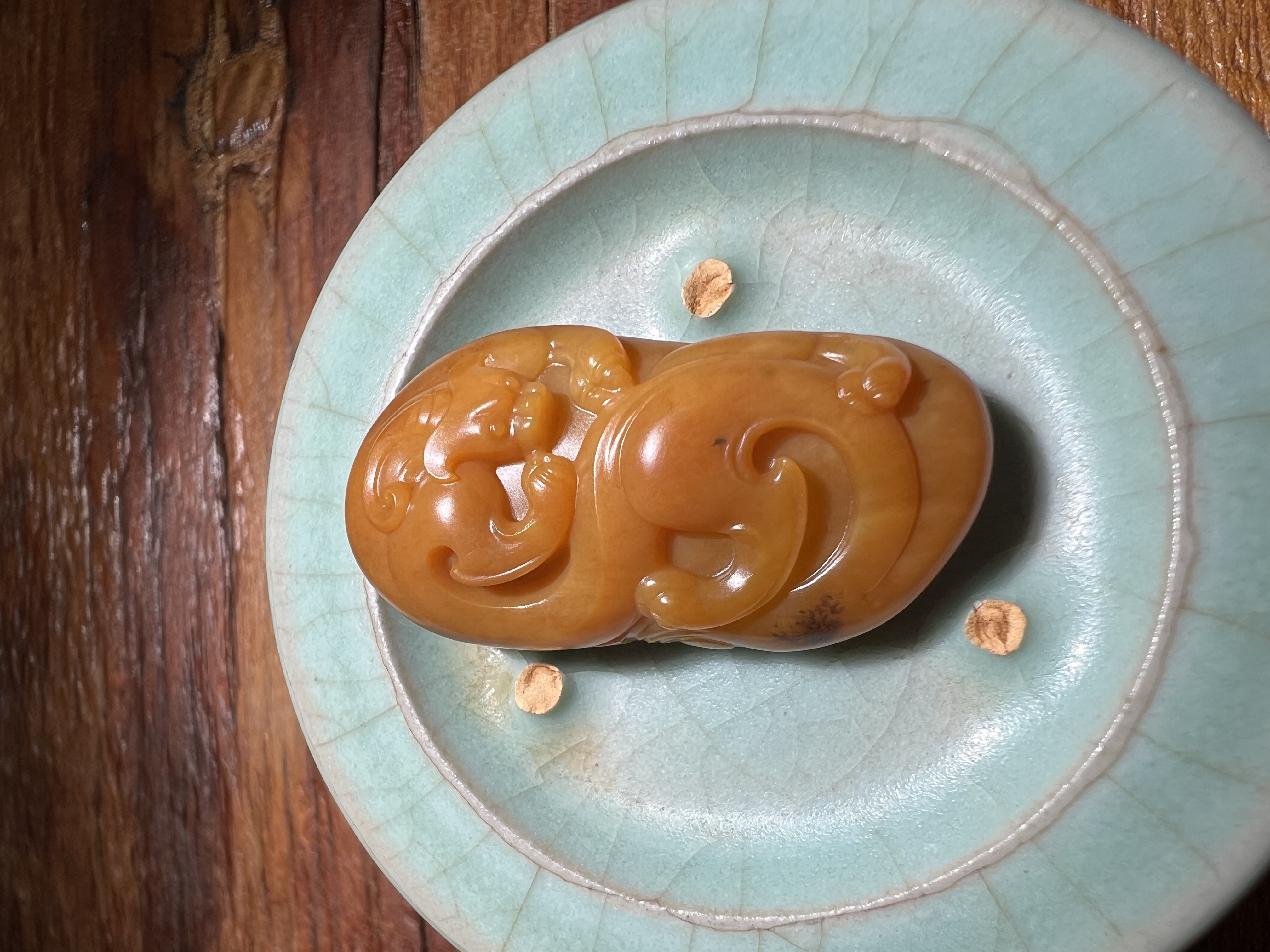 11.5克全黄沁独籽名家雕刻玉螭龙