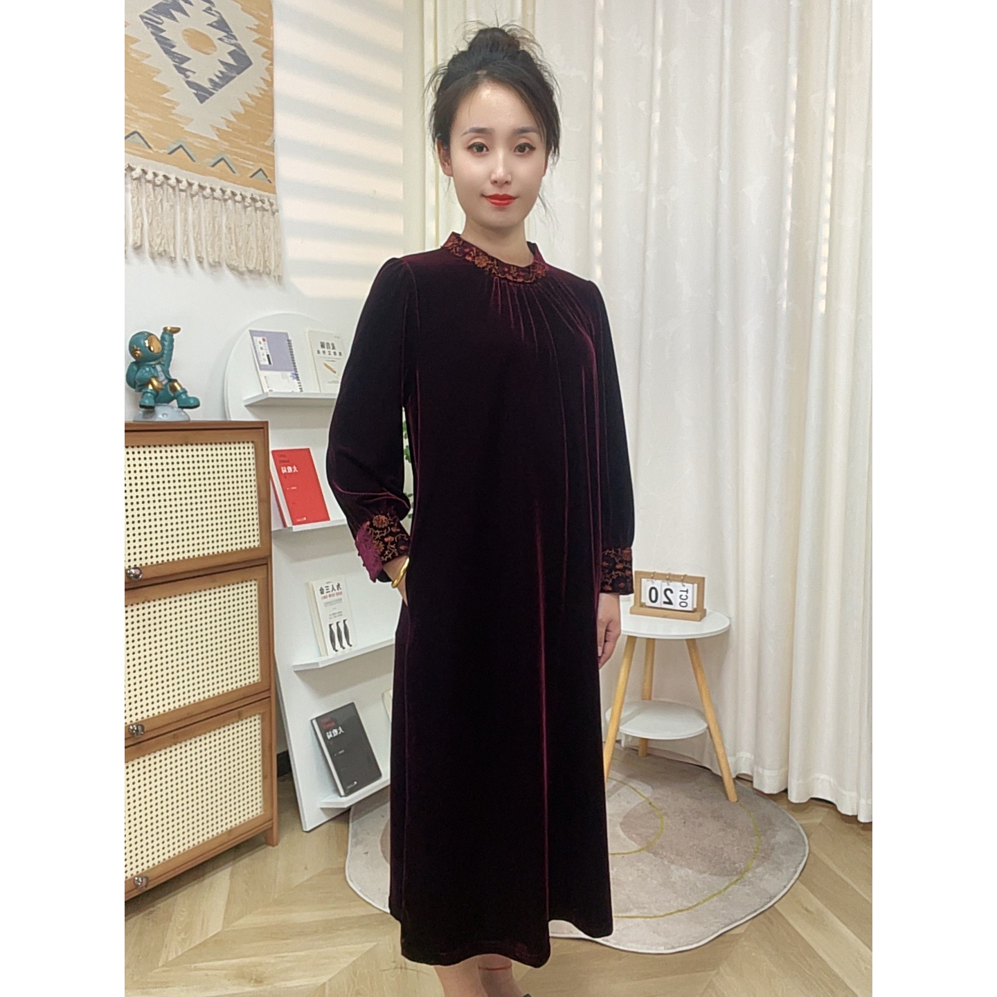秋冬新款国风刺绣半高领丝绒旗舰袍宽松舒适大码中老年妈妈装裙子