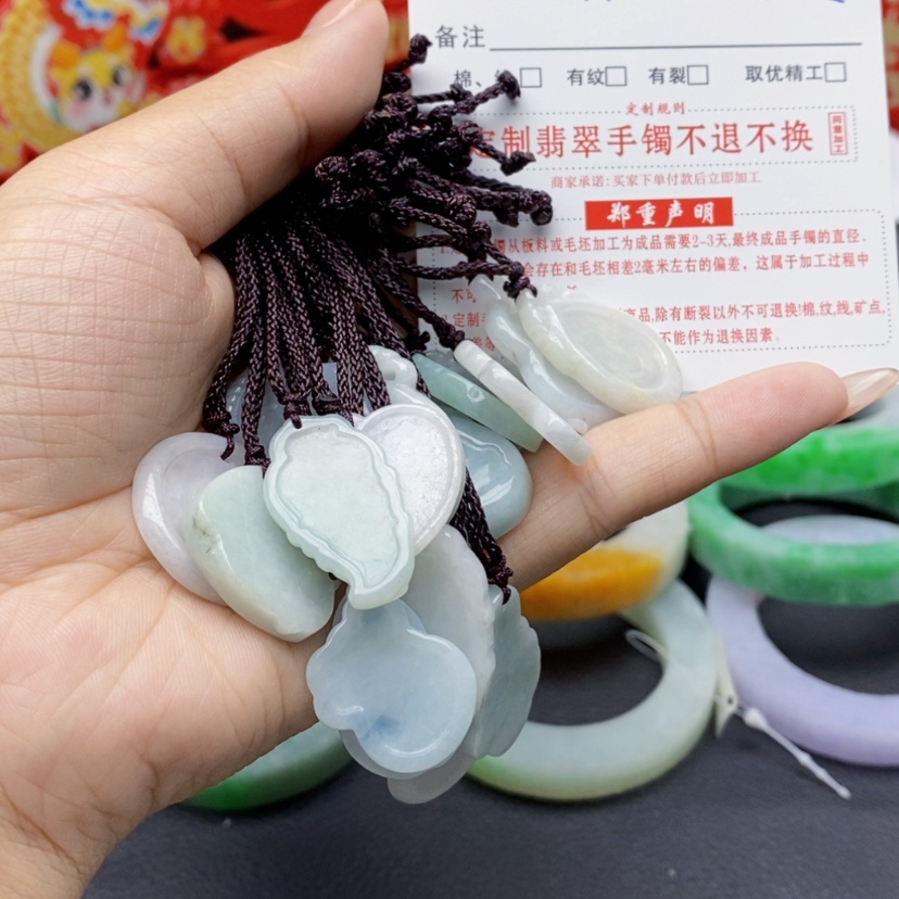 【闪购商品】翡翠颈饰未镶嵌
