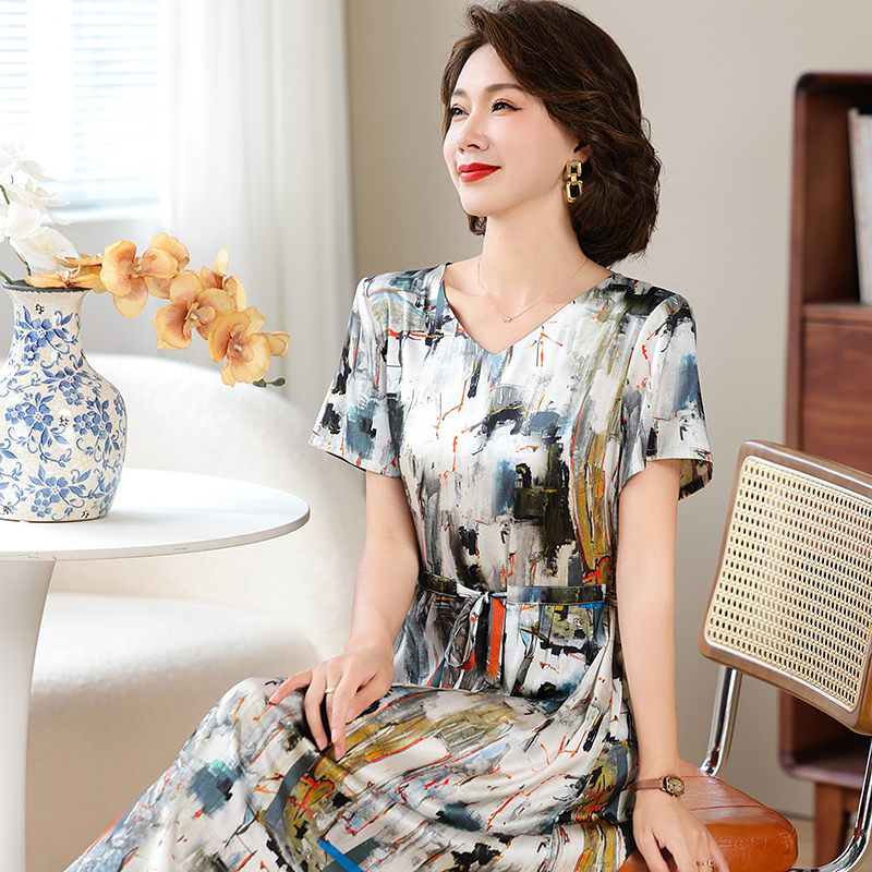 卡若维娅真丝连衣裙女2024新款桑蚕丝印花显瘦长裙子妈妈装短袖夏