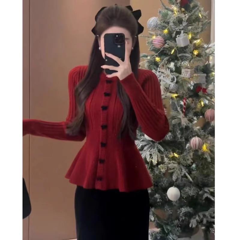 法式新年红色掐腰毛衣女秋冬气质名媛小裙摆修身显瘦短款针织上衣