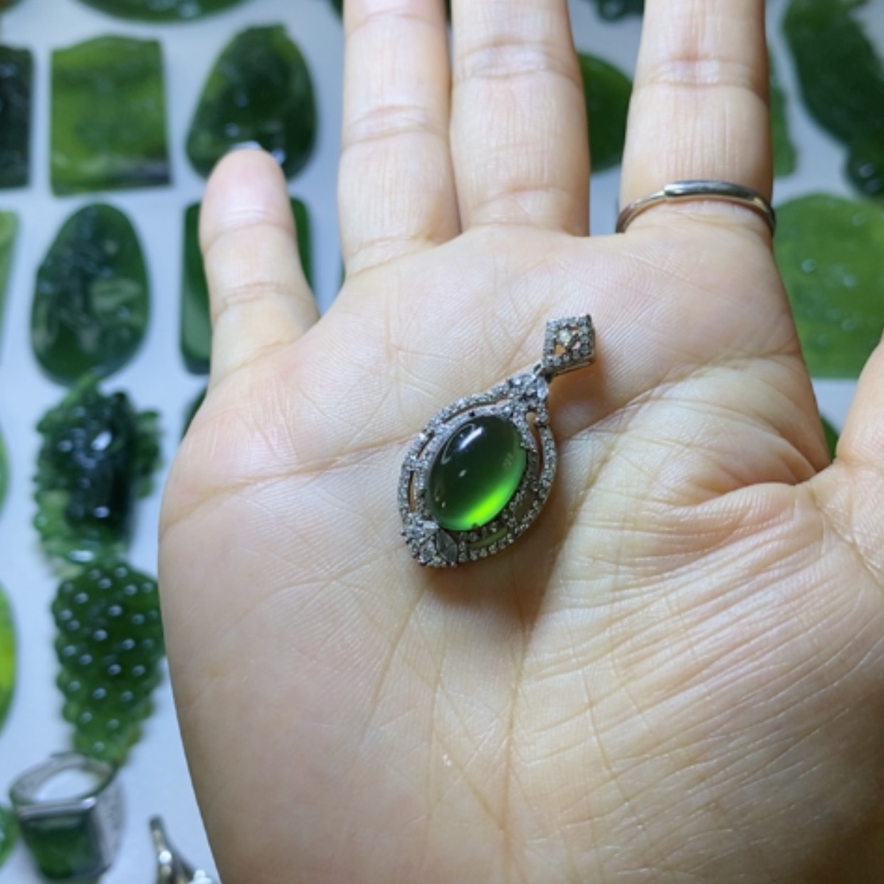 【闪购商品】蛇纹石玉挂坠银S925镶嵌迷**扉