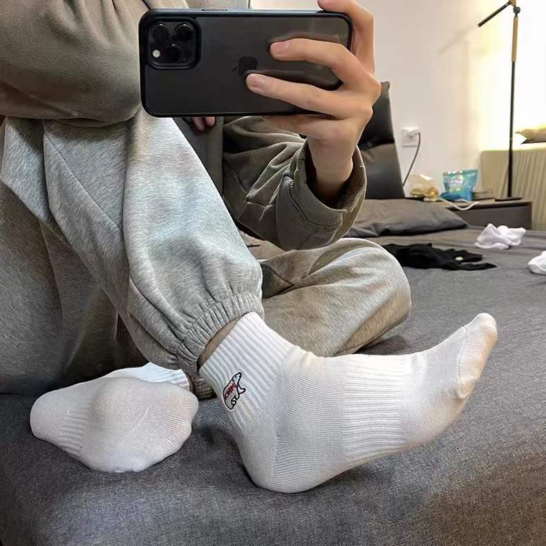 周奶盖|鸭子北极熊爱心老虎刺绣男女运动袜百搭短中筒纯色棉袜