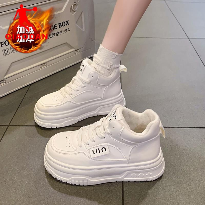 乔丹断码超厚底小白鞋2023新款加绒保暖小众女鞋爆款增高帮板鞋女