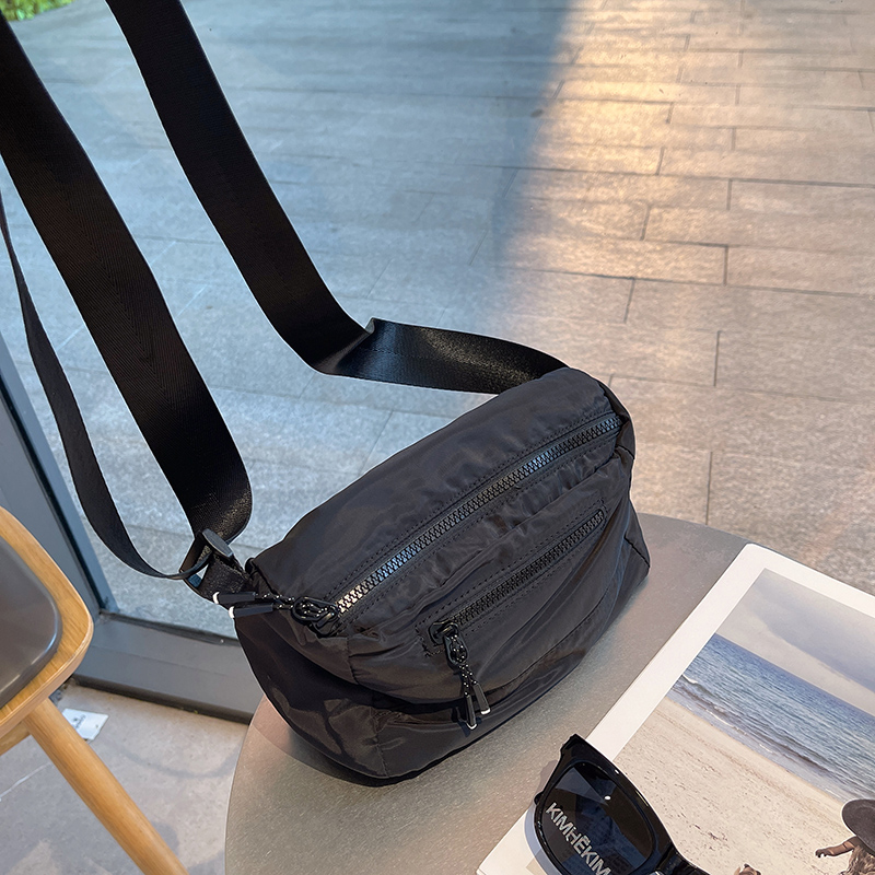 简约春夏新款尼龙布轻便百搭胸包潮街头日系运动机能风单肩斜挎包