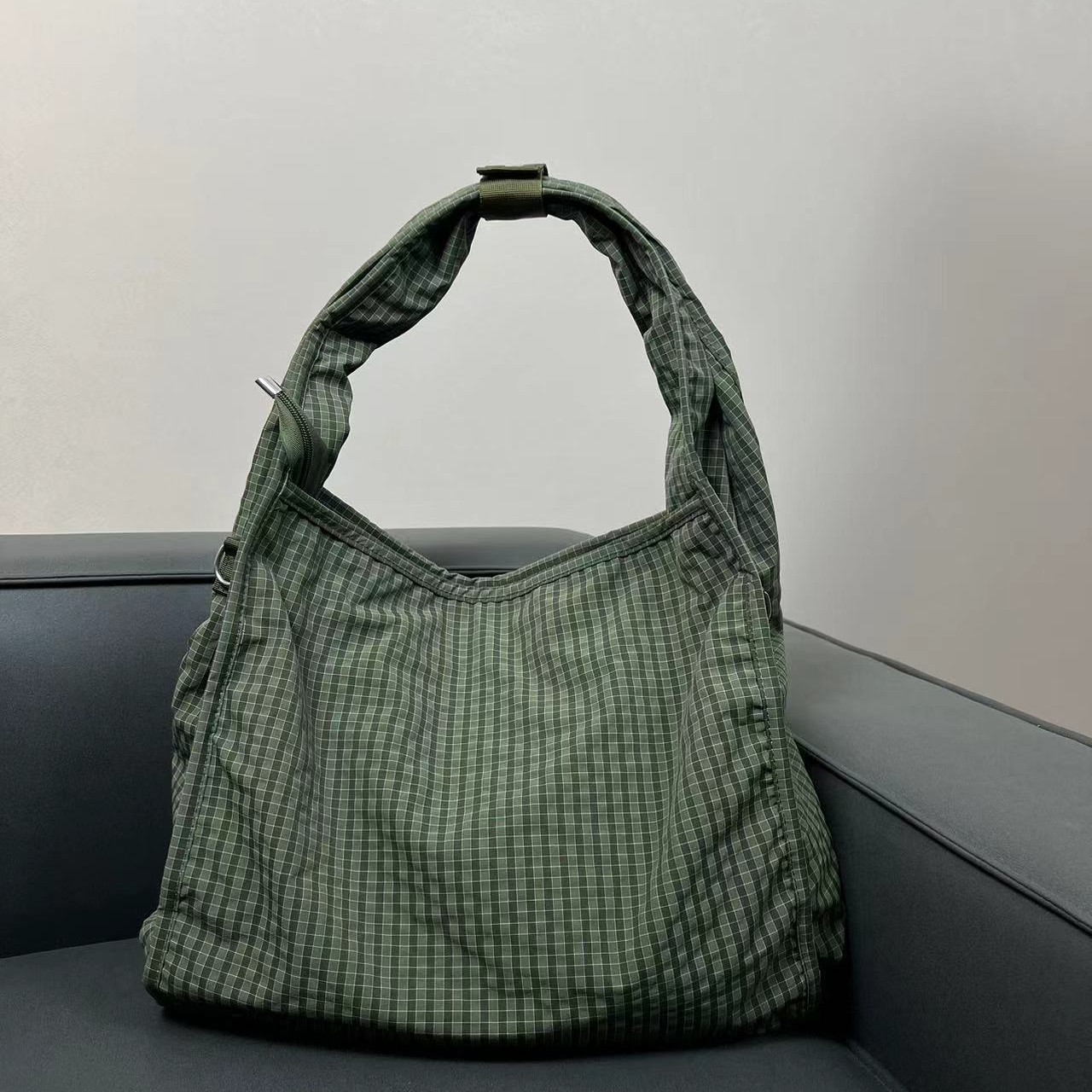 秋冬新款韩版大容量格纹轻便简约高级感慵懒风中性通勤妈咪托特包