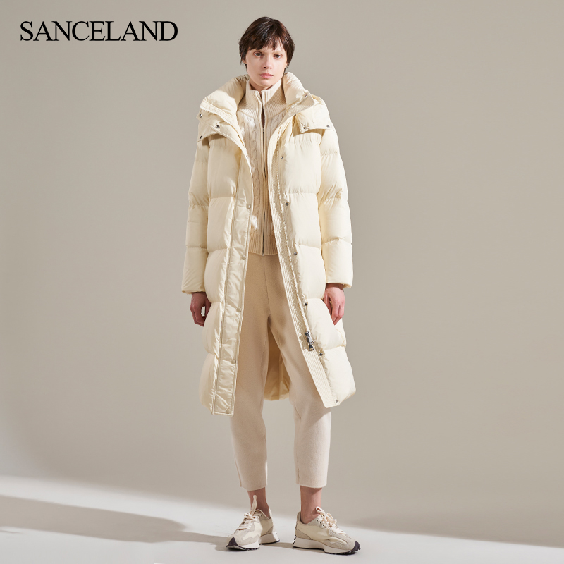 SANCELAND/三石一澜冬阔型长款立领带帽白鸭绒羽绒服SH48104054