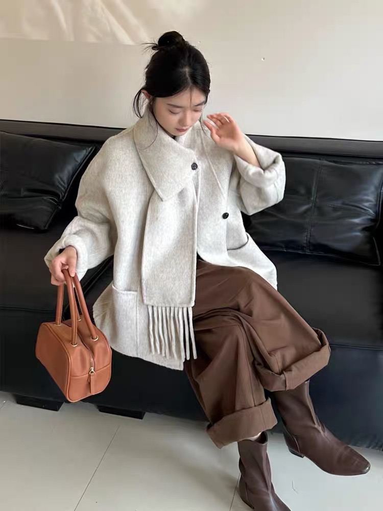 【49-199】气质女款冬季外套大衣女围巾款短款毛呢外套