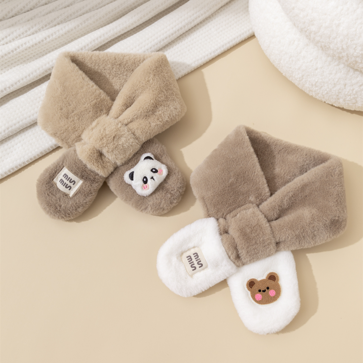 卡通儿童毛绒围巾冬季保暖交叉脖套男女宝宝加厚防风护脖毛绒围脖