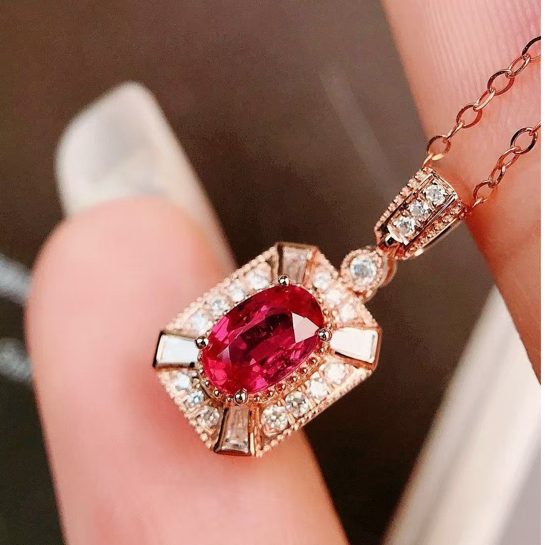 无烧鸽血红宝石0.61ct莫桑比克18k金镶钻吊坠女彩色宝石珠宝首饰