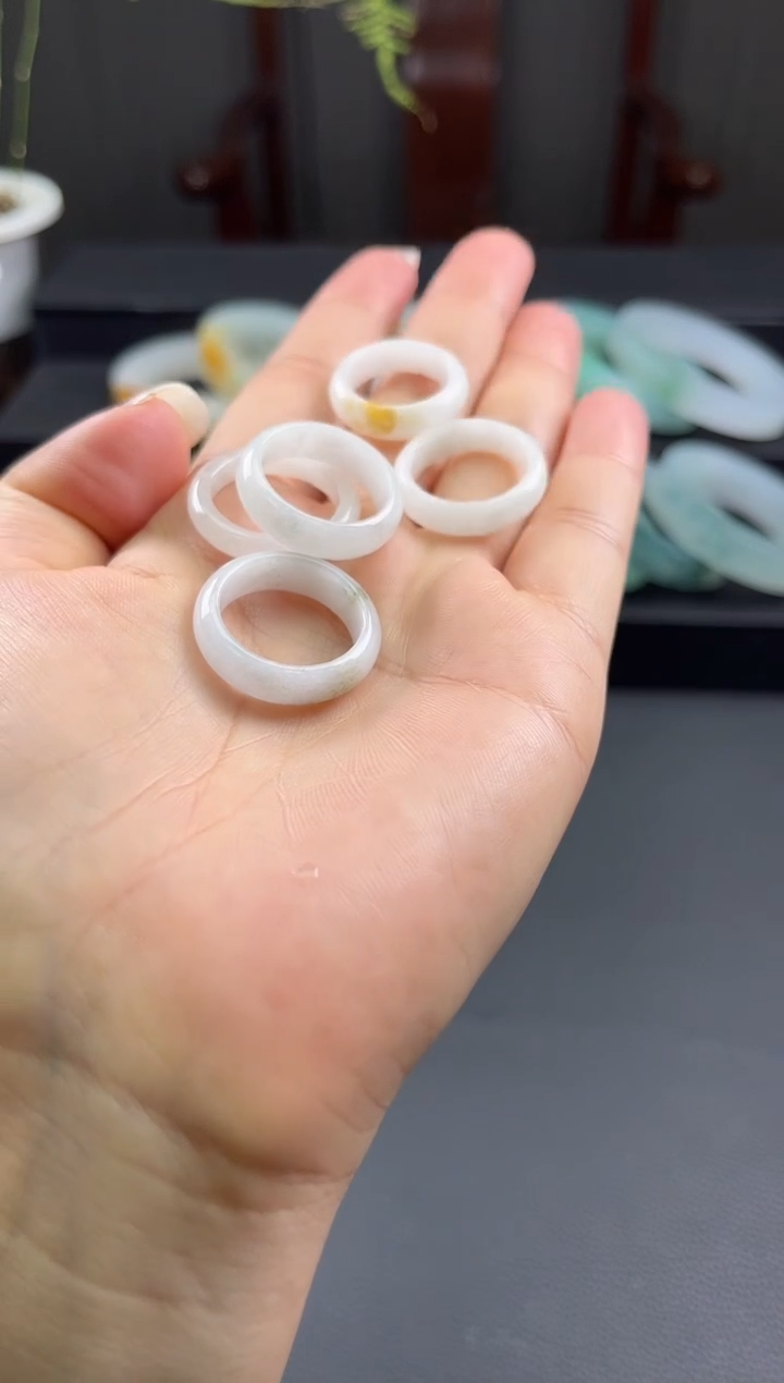 【闪购商品】翡翠戒圈未镶嵌多样性随机发一件，不指定圈口随机发