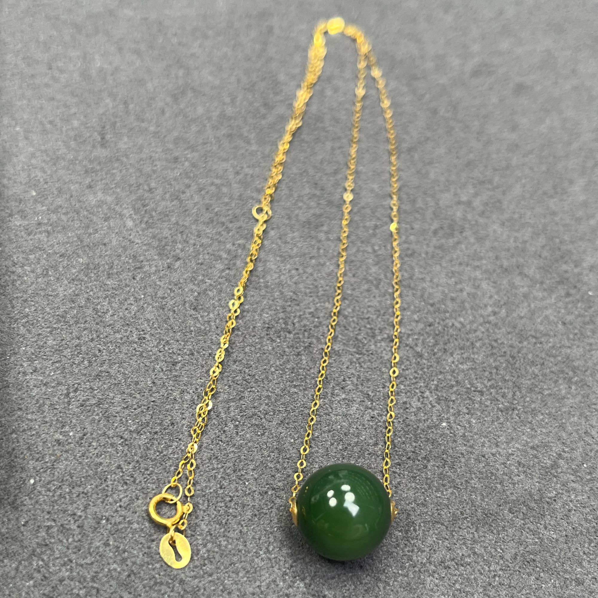 18k金镶和田碧玉绿猫路路通一体链