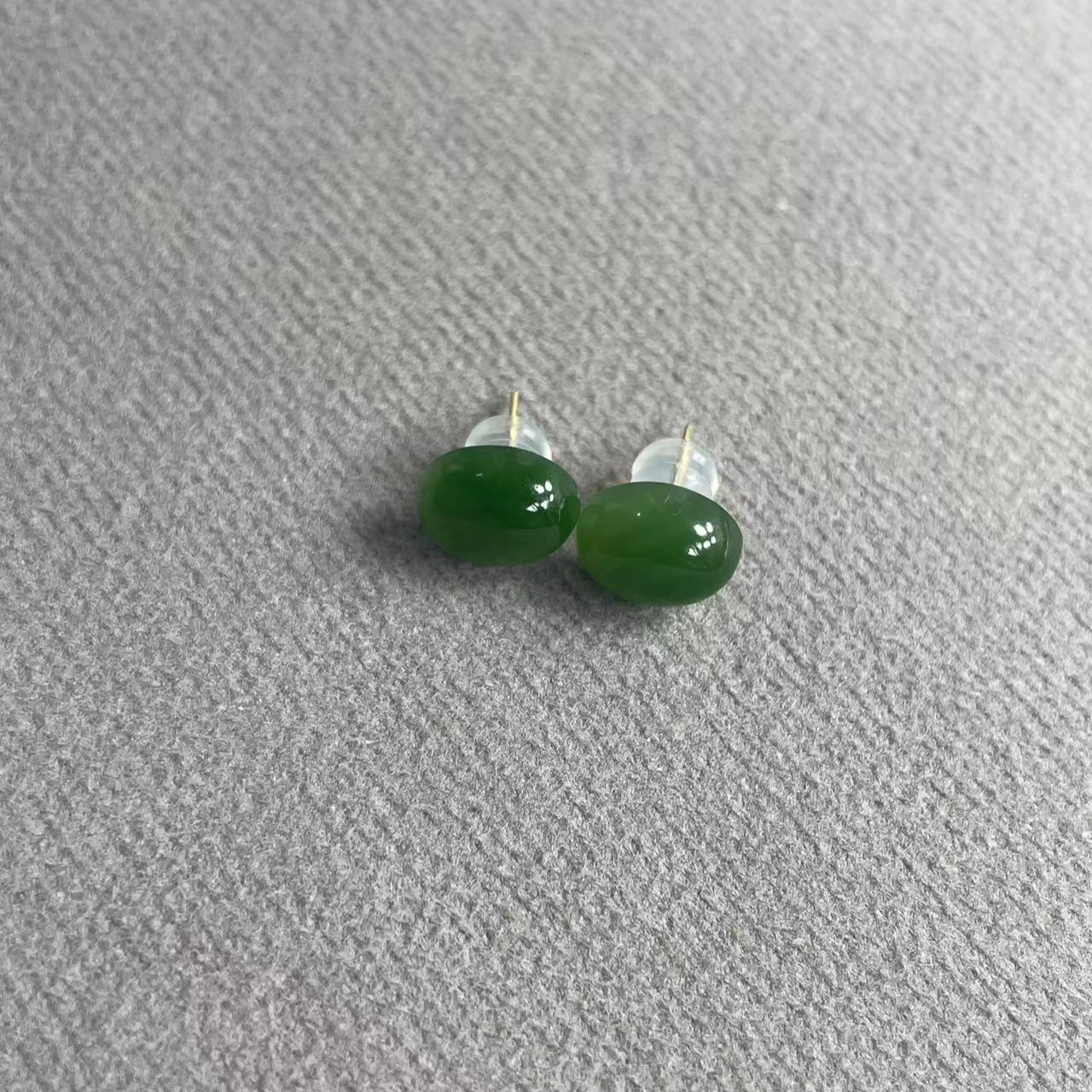 18k金镶嵌和田碧玉精致百搭鸽子蛋耳钉