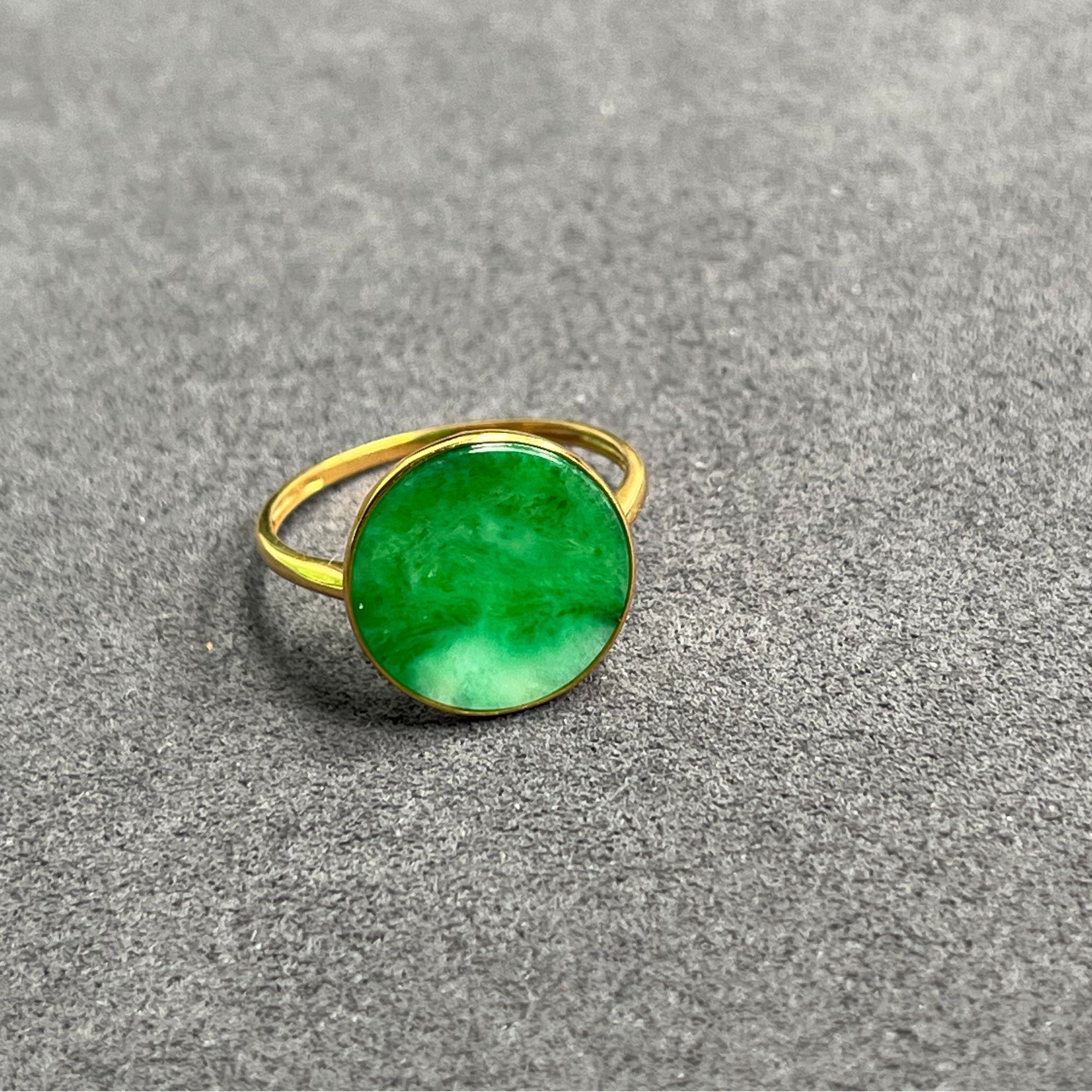 18k金镶嵌精品缅甸翡翠圆牌戒指