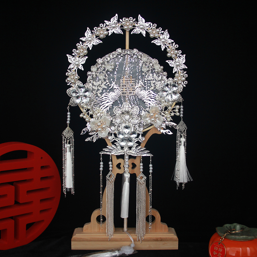 中式新娘结婚团扇秀禾服银色扇闺蜜出嫁喜扇礼物成品材料包银铃