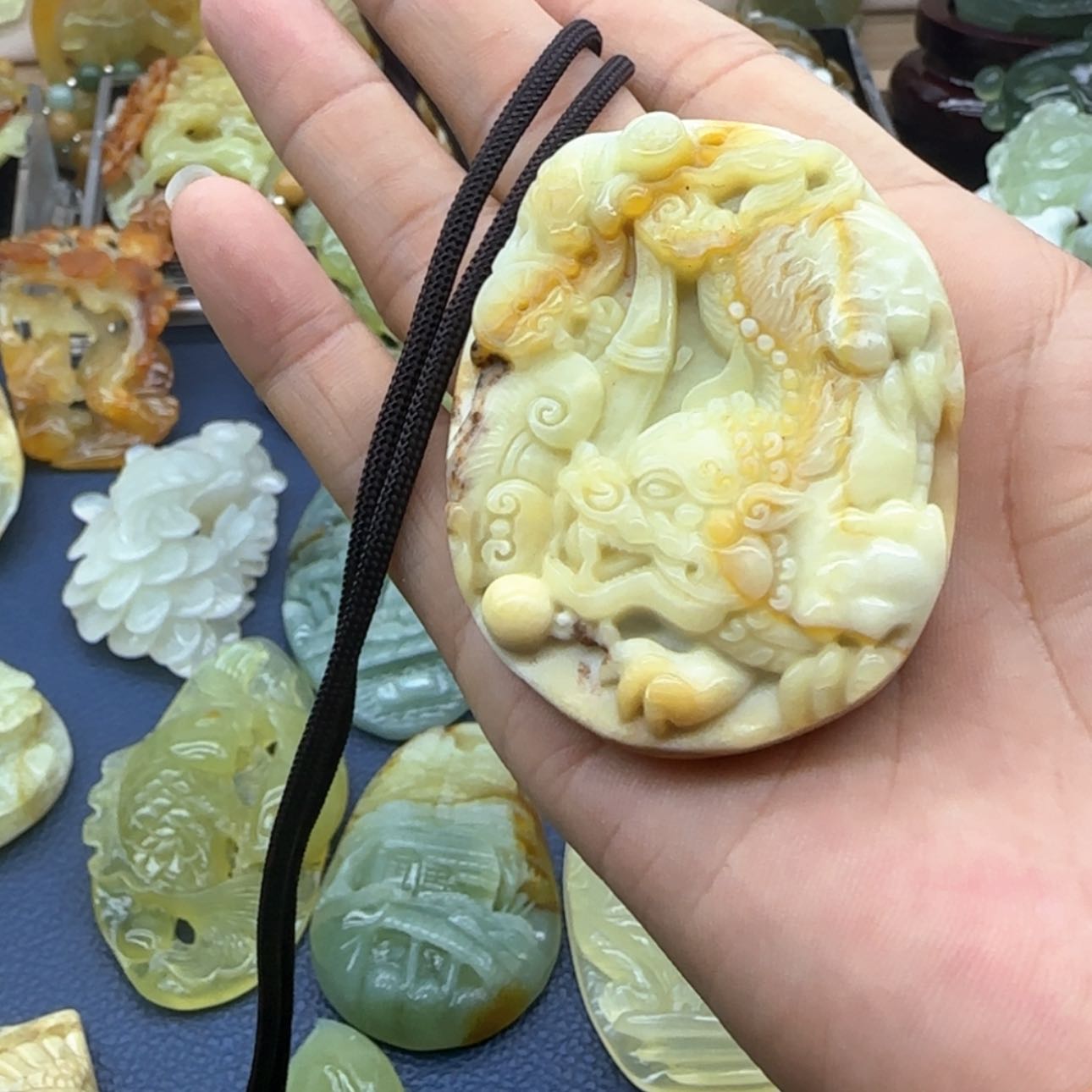 【闪购商品】蛇纹石玉吊坠未镶嵌