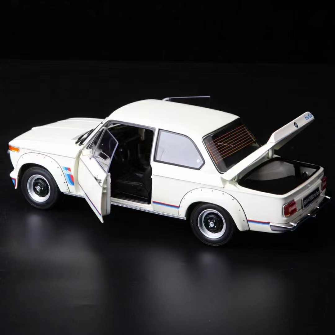 京商Kyosho 1/18 宝马BMW 2002 turbo 合金全开 汽车模型