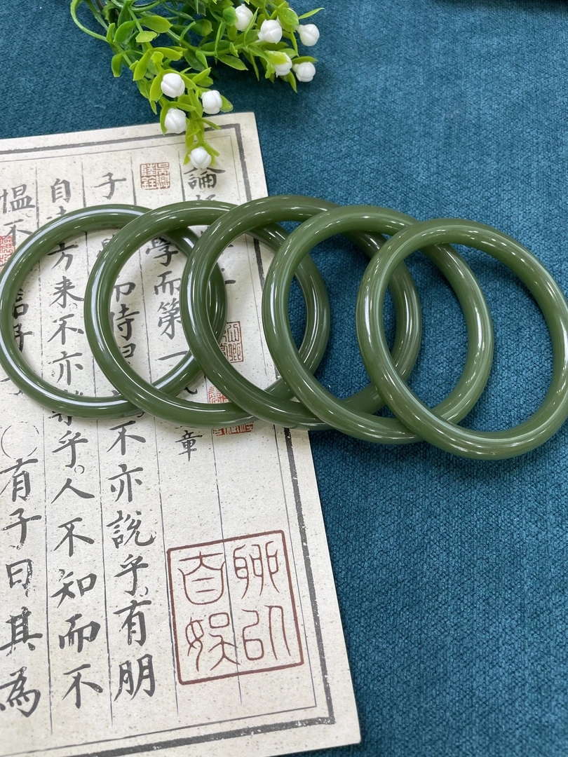 掌柜精选--高品质新疆和田玉牛油果美人条手镯多样性发一