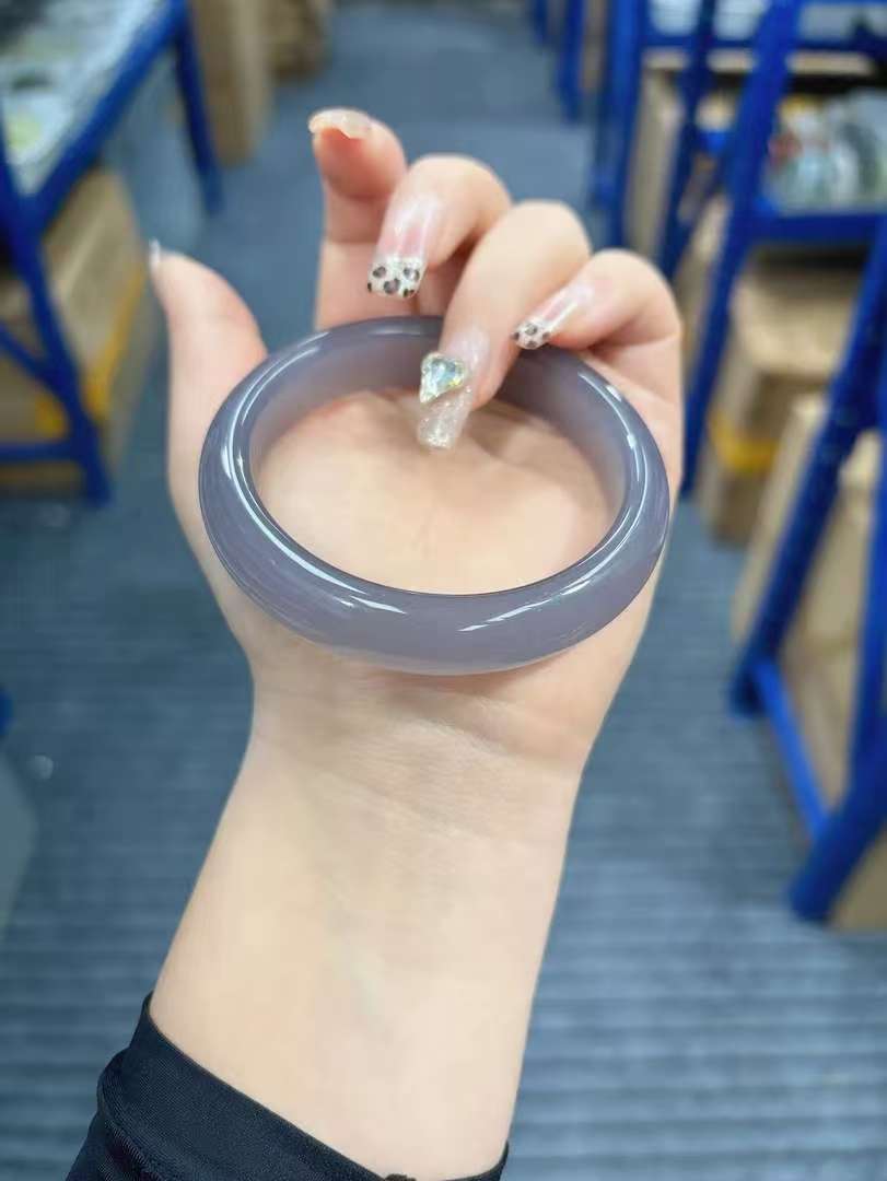 掌柜精选---精品烟紫正宽手镯多样性发