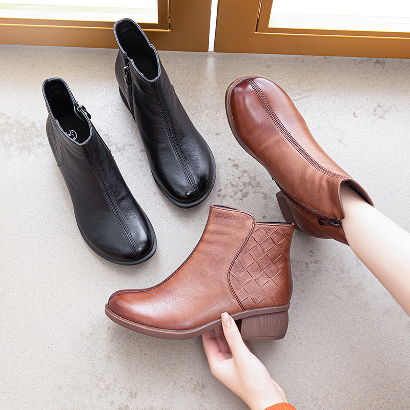 88382冬季新款女鞋中老年妈妈短靴子女短靴软底软面真皮牛皮女靴