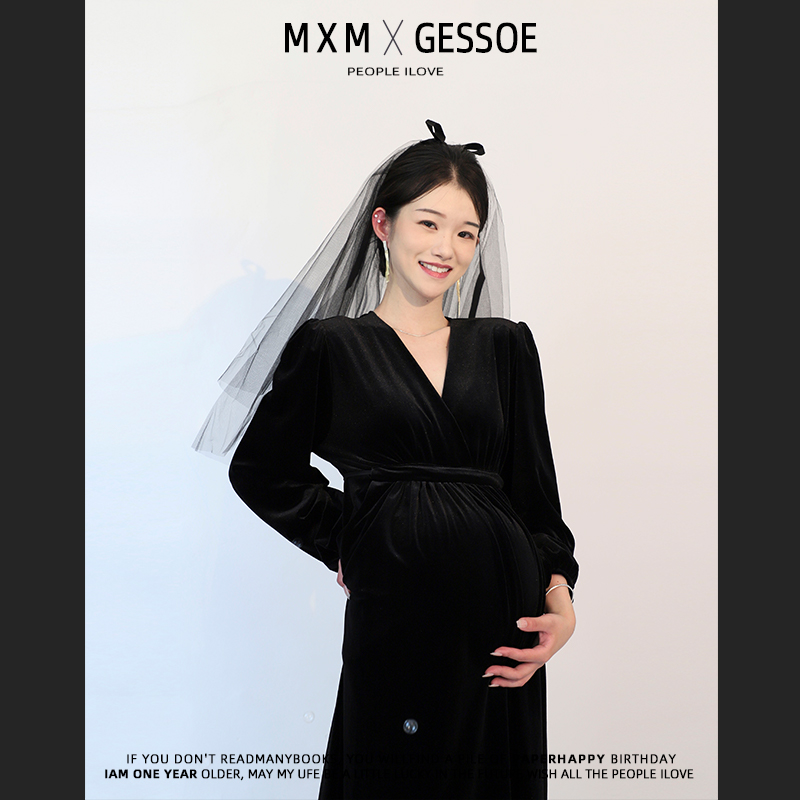 法式丝绒孕妇连衣裙秋装女高级感V领大码黑色长裙不显怀遮肚裙子