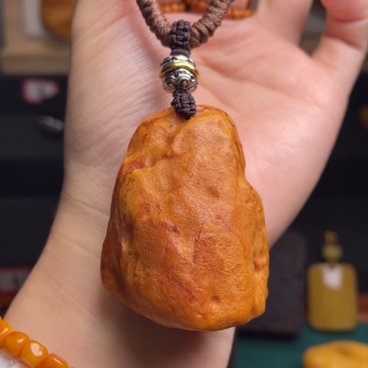 【闪购商品】琥珀颈饰未镶嵌
