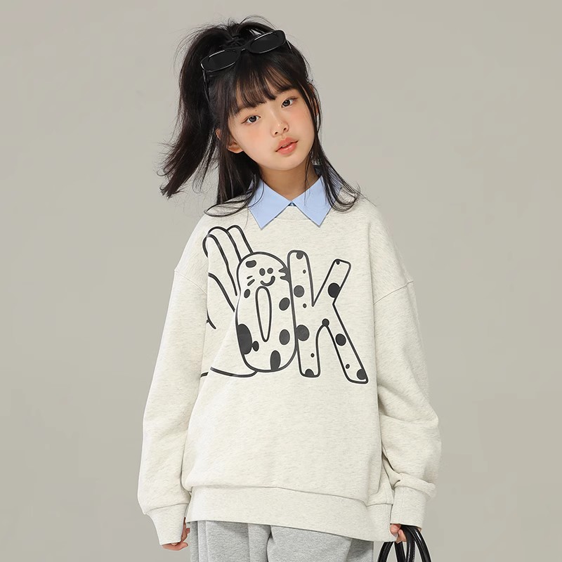 小女森女童春秋手绘OK印花圆领卫衣中大童宽松套头休闲慵懒风上衣