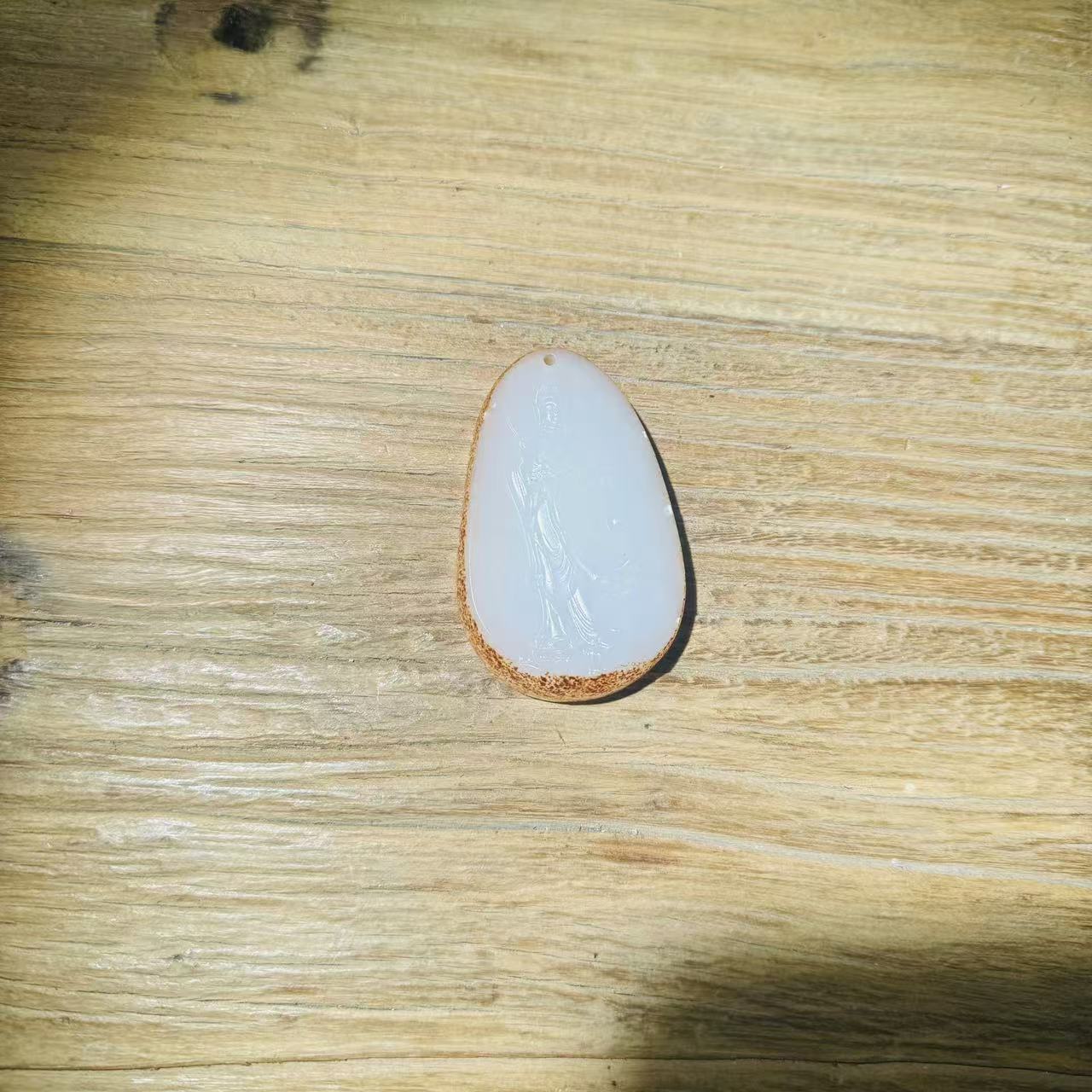 原皮白玉雕观音吊坠