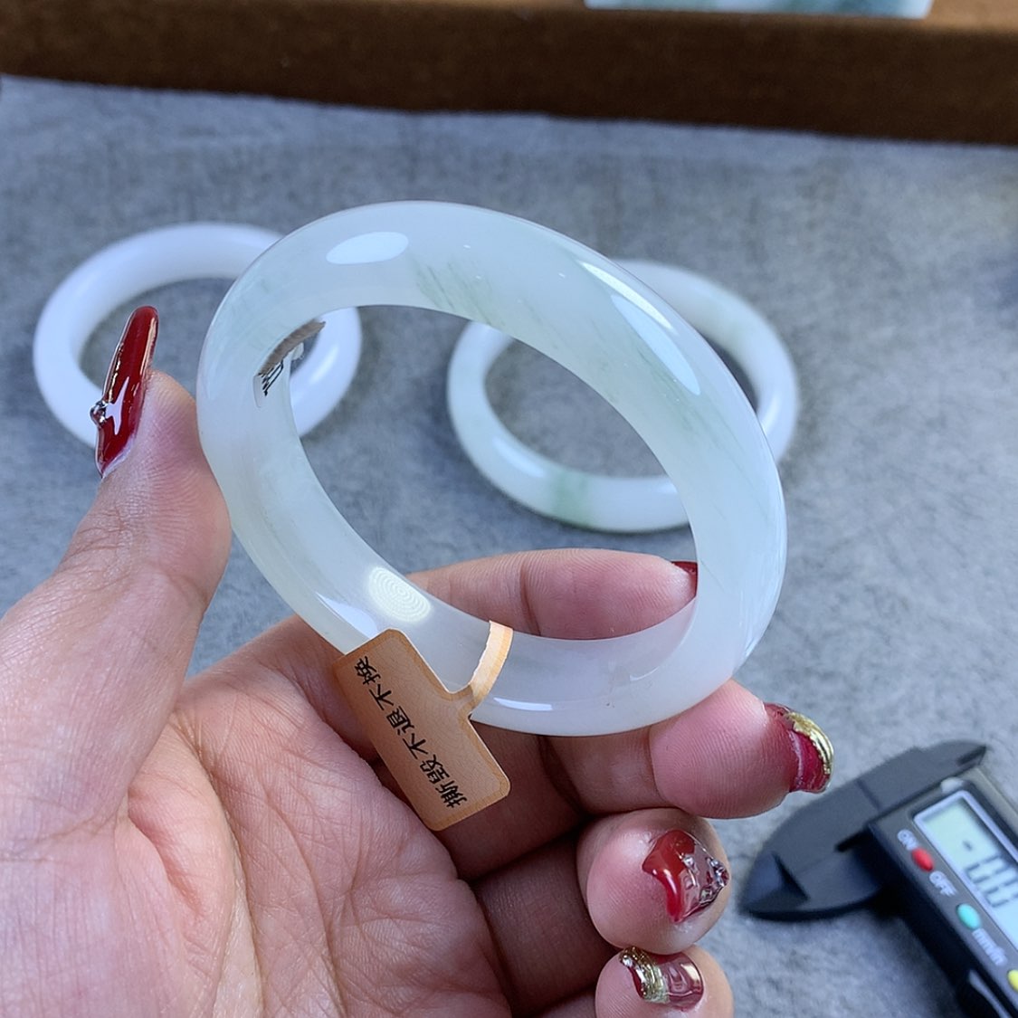 【闪购商品】石英质玉手镯未镶嵌