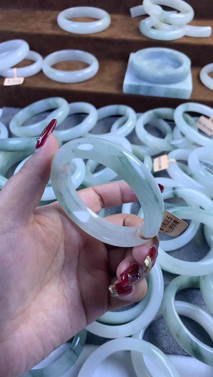 【闪购商品】石英质玉（天山翠）手镯未镶嵌...