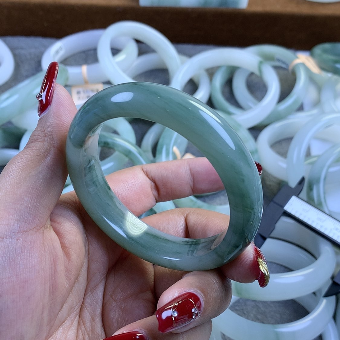 【闪购商品】石英质玉手镯未镶嵌