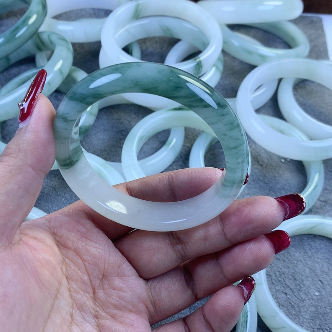 【闪购商品】石英质玉手镯未镶嵌